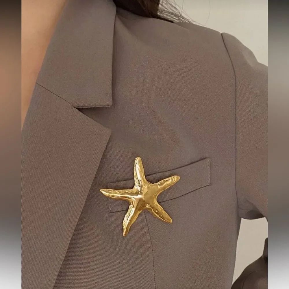 Gold Starfish Brooch A1597